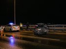 На Дарницком мосту в Киеве произошла двойная ДТП. Там Lexus догнал BMW. А потом у них влетел Hyundai. Трое пострадавших