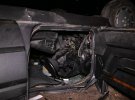 У Деснянському районі столиці водій Peugeot тікав від патрульної поліції і потрапив у серйозну аварію