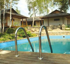 Будинок родини Валерії Гонтаревої у селі Гореничі поблизу Києва зайнявся в ніч на 17 вересня. Його підпалили невідомі. Помешкання оформлене на Олега Гонтарева, чоловіка екс-глави Нацбанку. Будинок має площу 316 ”квадратів”. У дворі є басейн і японський сад із водоспадами. Справу розслідують поліція та Служба безпеки