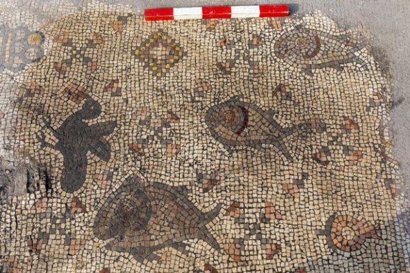 Мозаику с рыбами и хлебом обнаружили недалеко от церкви где недавно открыли место библейского чуда
