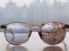 Очки музыканта Битлз Джона Леннона. Вдова Леннона Йоко Оно опубликовала эту жуткую старую фотографию у себя в твиттере. Это те самые очки, которые были на Джоне Ленноне в день, когда его застрелили.