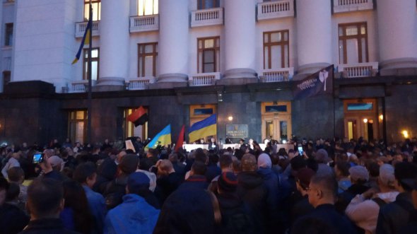 У Києві активісти протестують проти "нормандських перемовин" та "формули Штайнмайєра". Фото: Софія Староконь