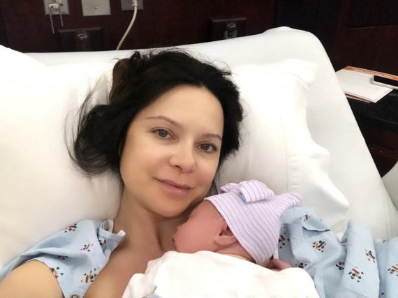 Лилия Подкопаева родила третьего ребенка.
