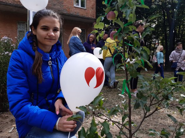 В Виннице высадили аллею яблонь в честь доноров, которые отдали свои органы для спасения других