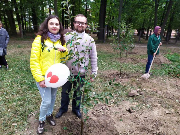 В Виннице высадили аллею яблонь в честь доноров, которые отдали свои органы для спасения других