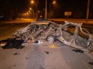 У Дніпрі Chevrolet Evanda на швидкості врізався в ліхтарний стовп. Водій загинув на місці. Його пасажир в лікарні