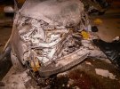 У Дніпрі Chevrolet Evanda на швидкості врізався в ліхтарний стовп. Водій загинув на місці. Його пасажир в лікарні
