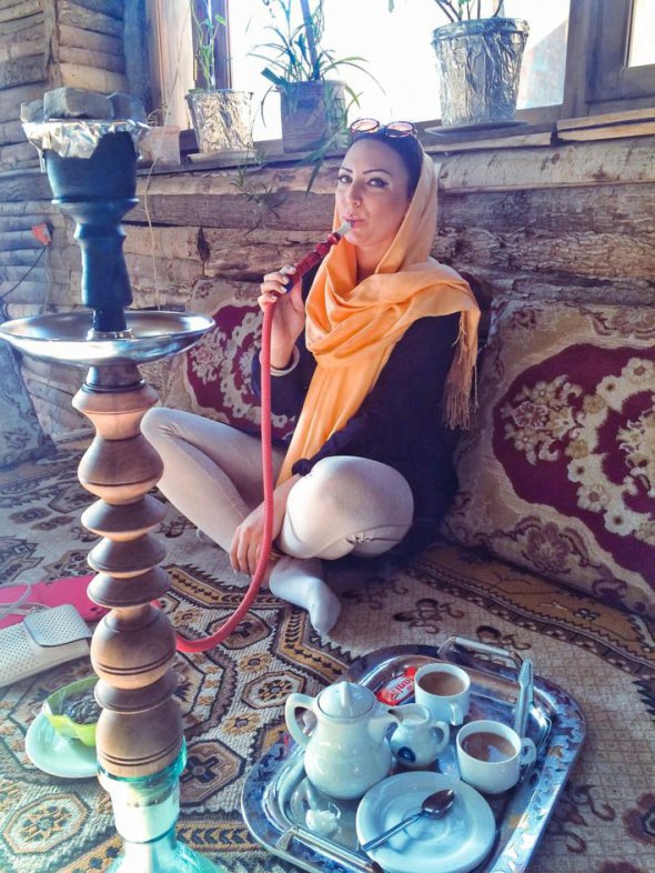В Иране есть семейные кафе, где женщины вместе с мужчинами могут курить кальян