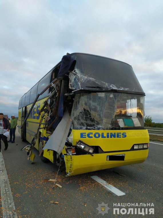 На трассе «Киев - Одесса» столкнулись КамАЗ и рейсовый автобус сообщением «Полоцк-Херсон». Погиб 45-летний мужчина