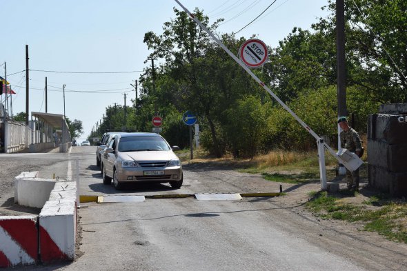 За паспортом з простроченим строком дії можна буде виїхати на підконтрольну Україні територію