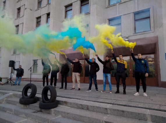 Под Полтавской ОГА провели митинг против капитуляции Украины