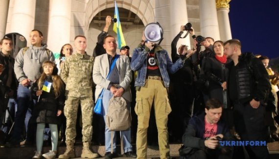 Мітинг проти  "формули Штайнмаєра" на Майдані Незалежності. Фото: Укрінформ