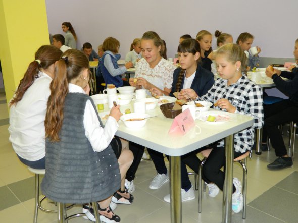 Вінниччина: як харчуються учні найсучаснішої школи області, що у селі Сосонка