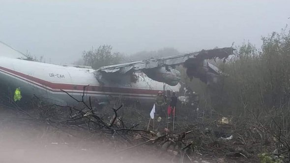 В селе Сокольники под Львовом аварийно приземлился транспортный самолет