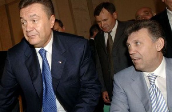 Перед повторним другим туром виборів Ківалова звільнили.