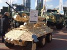 Військова виставка "Зброя та безпека" відкрилась у Києві. Тут представлені українські та іноземні виробники озброєння