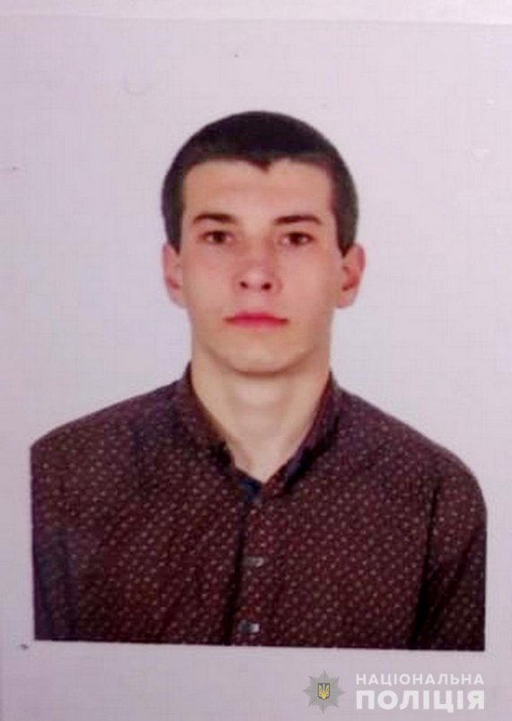 В Киеве на железнодорожном вокзале задержали 20-летнего Сергея Гушуватого из города Кицмань на Черниговщине. Его подозревают в убийстве 40-летней матери и 8-летней сестры
