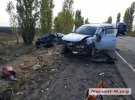 На трасі Миколаїв-Херсон зіткнулися Lexus GX 460 і Toyota Camry. Водій та пасажир останнього загинули на місці, серед них заступник начальника обласної поліції Сергій Сидоренко