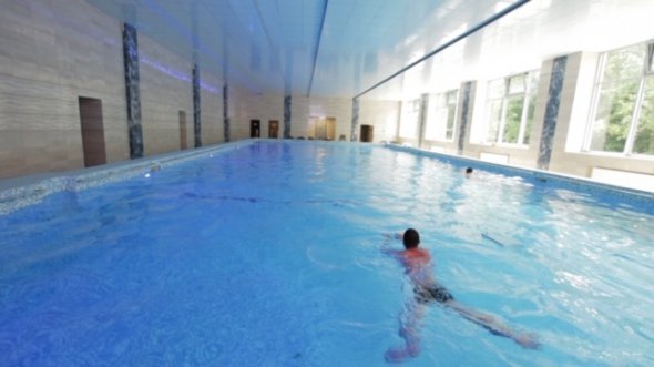 В санаторії "Поділля" плавання як елемент терапії використовують при неврозах, остеохондрозах, міжхребцевих грижах, паралічах та частковій втраті рухливості, під час реабілітації після травм