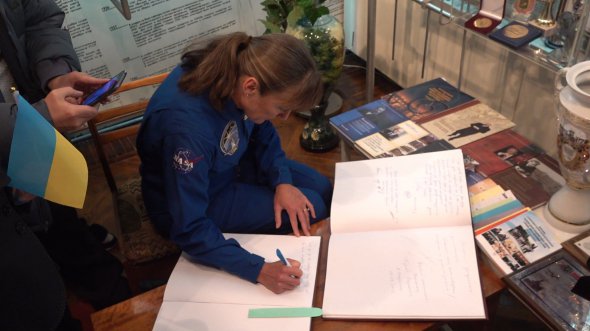 Харків: Астронавтка Гайдемарі Стефанишин-Пайпер розповіла студентам про роботу в космосі