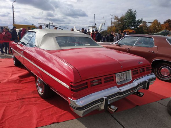 Chevrolet Impala 1975 року