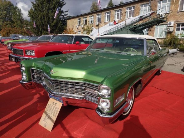 Cadillac DeVille 1966 года