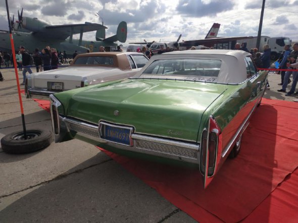 Cadillac DeVille 1966 року