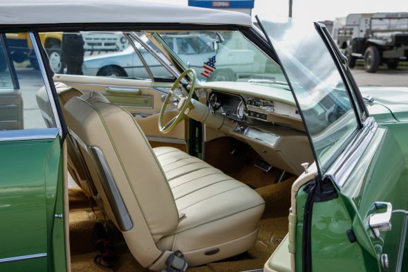 Cadillac DeVille 1966 года