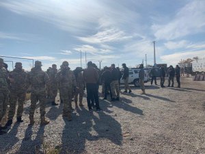 9 жовтня добровольці, ветерани та волонтери вирушили до населеного пункту Золоте на Луганщині, щоб не допустити розведення сил. На блокпосту в місті Кремінна їх не хотіла пропускати поліція, виникла сутичка. Один поліцейський постраждав, його забрали медики. Згодом учасників акції пропустили