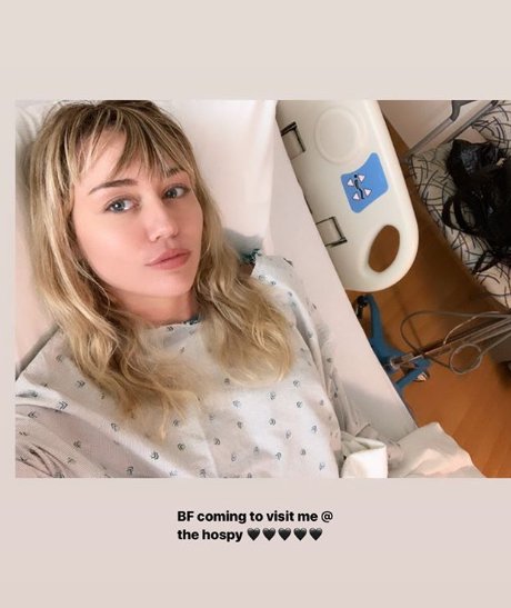 До лікарні Майлі Сайрус потрапила з тонзилітом. Фото: Instagram