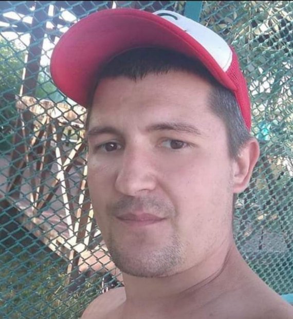 30-річного Віталія Дмитренка знайшли мертвим в лісопосадці спального мікрорайону. Родичі підозрюють, що поліція приховує причину смерті