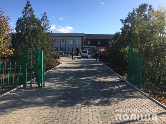 В Запорожской области разоблачили руководителя одного из интернатов, который сдавал подопечных в "аренду" для выполнения тяжелых работ. За это получал деньги