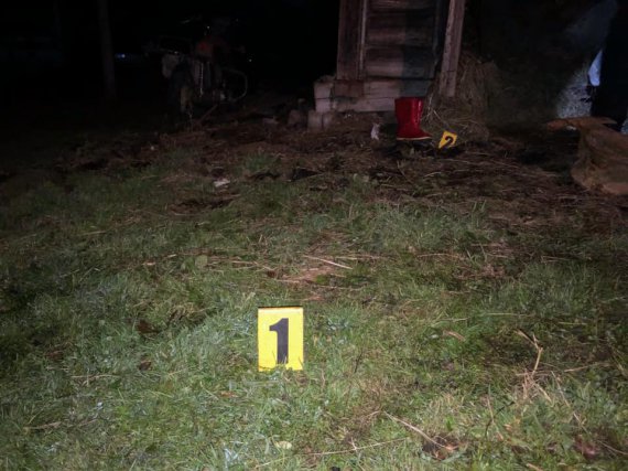 На Ивано-Франковщине после драки родителей покончила с собой 11-летняя девочка. Полицейские нашли передсмерну записку