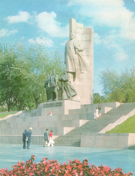 Монумент на честь Жовтневого перевороту 