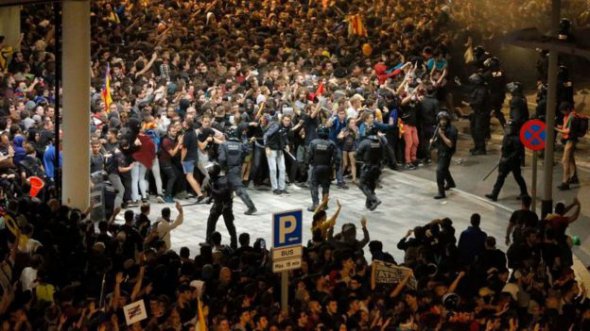 В Барселоне произошли массовые столкновения