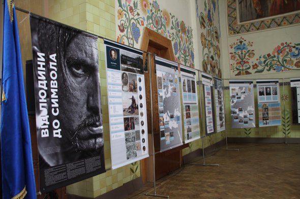В Полтавском краеведческом музее открыли выставку "Фактор свободы. Мазепинцы. Петрюравцы. Бандеровцы"
