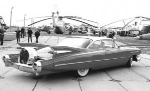 ”Кадилак Девіль” 1959 року оснащений 6,4-літровим двигуном на 345 кінських сил. Машина на фестивалі отримала гран-прі. Її зобразять на афішах і в рекламі наступного ”Олд Кар Ленду”, що відбудеться навесні