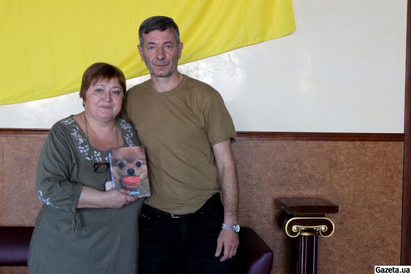Лариса Жуковская с ветераном АТО полтавчанином Виталием Запекой