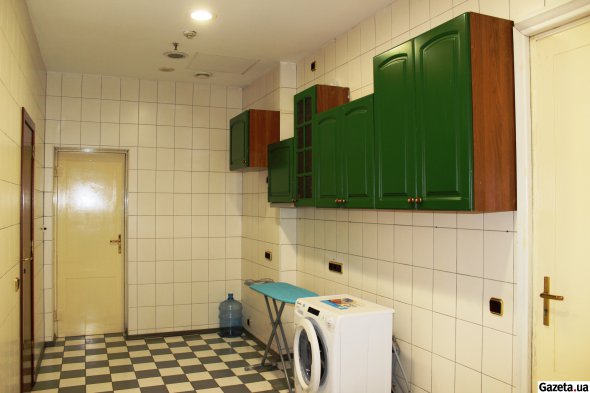 Кімната, де можна випрати та попрасувати одяг. Звідси є вхід до душової