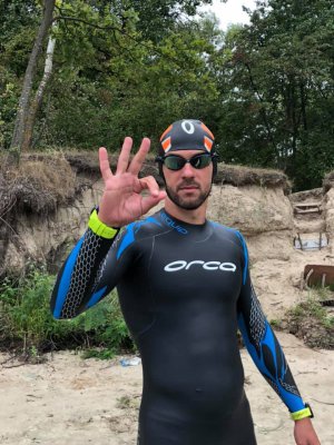 Михайло Романишин займається плаванням із шести років. Його заплив Дніпром тривав 37 днів