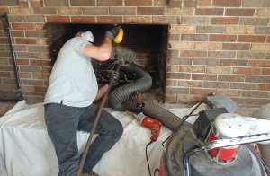 Димохід потребує регулярного догляду та профілактичного очищення. Товстий шар сажі є сильним теплоізолятором, який значно зменшує теплообмін