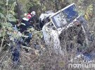 На Тернопільщині в заростях на узбіччі водії помітили автомобіль Peugeot Partner.  20-річні водійка та пасажирка були вже мертві
