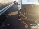 На Харьковщине грузовик «МАН» протаранил припаркованный «ВАЗ». 29-летний водитель последней погиб. Еще 4 человека в больнице