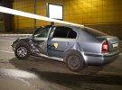 В Киеве столкнулись Skoda Octavia и Mazda 3 службы такси. Двое пострадавших