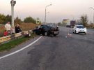 В Днепре полицейский на Ford Fiesta выехал на полосу встречного движения и спровоцировал смертельное ДТП. Сам погиб. Еще двое получили травмы