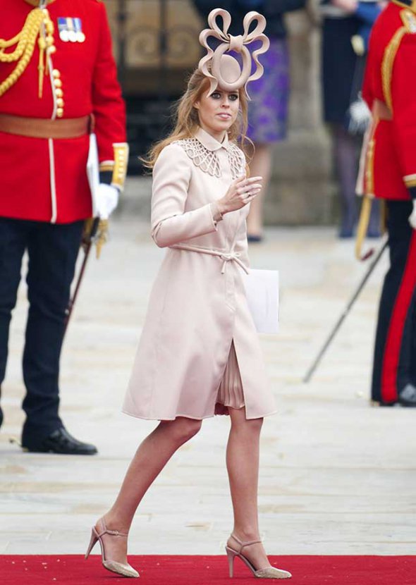 Капелюх від Філіпа Трісі, який принцеса Беатріс одягла на королівське весілля в 2011 році, став однією з найбільш обговорюваних тем