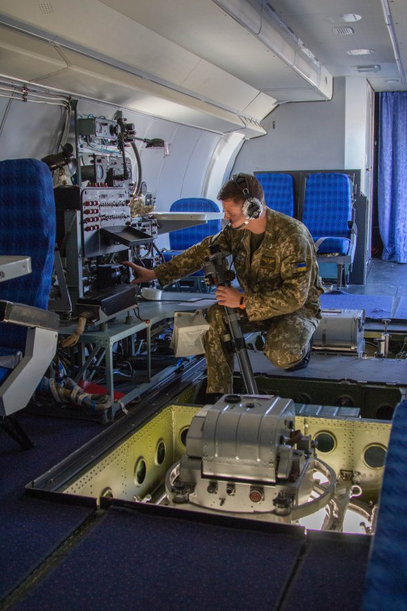 Фотооператор літака-розвідника Ан-30Б Олександр: "Щороку маємо близько 10-15 відряджень закордон"