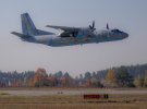 Низкий проход самолета Ан-26, «Везунчик», восстановленного после консервации в марте 2016-го силами волонтерского проекта «Крылья Феникса» и специалистов ГП «АНТОНОВ»