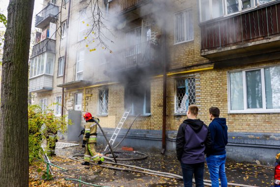 На столичному Печерську  в квартирі сталася пожежа з вибухом. Загинув 73-річний чоловік