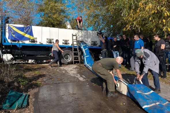 До Каховського і Дніпровського водосховищ у Запорізькій області 16 жовтня випускають п’ять тонн мальків білого амура, товстолоба й коропа. Тонна такої риби коштує 50–60 тисяч гривень. Зарибнюють за державний кошт